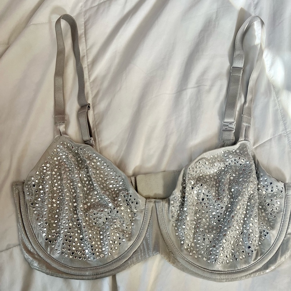 Victoria’s Secret embellished diamond bra